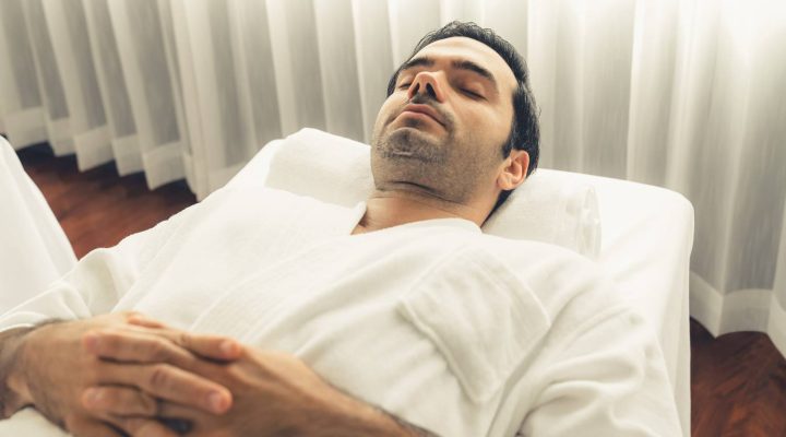 النوم بعد زراعة الشعر